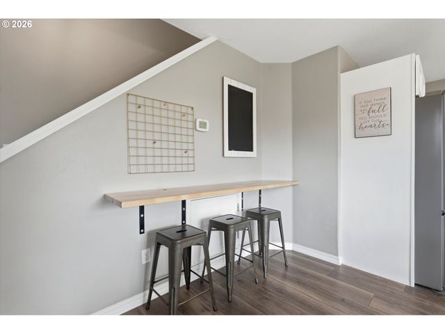 180 Sw 3RD St, Dundee, OR 97115