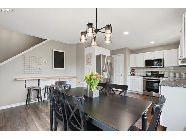 180 Sw 3RD St, Dundee, OR 97115