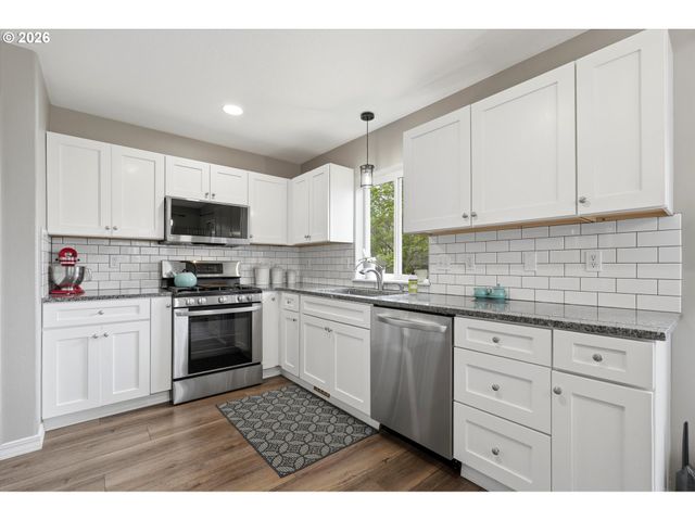 180 Sw 3RD St, Dundee, OR 97115