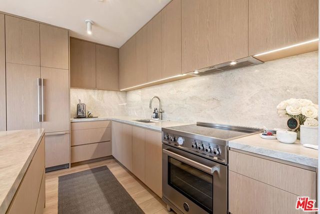 999 N Doheny Drive 601, West Hollywood, CA 90069