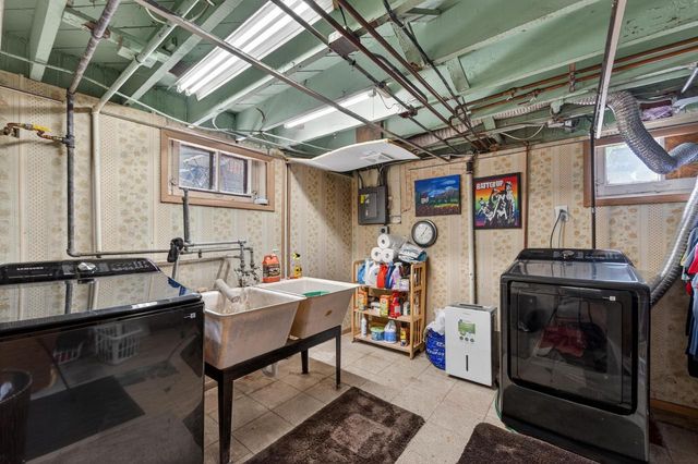 3261 S Logan AVENUE, Milwaukee, WI 53207