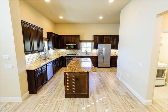 878 Hatton Sumner Place, Arlington, TX 76005
