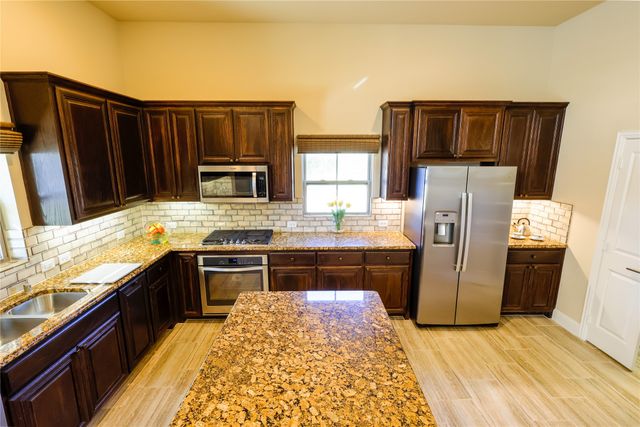 878 Hatton Sumner Place, Arlington, TX 76005