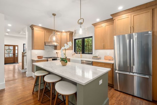 25 Barnard Ave, Watertown, MA 02472