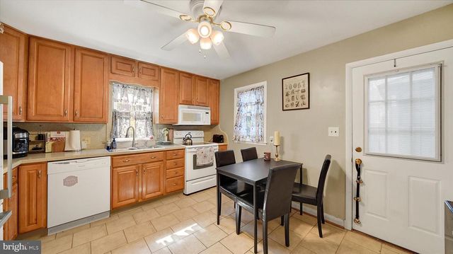 9409 FLAGSTONE DR, Baltimore, MD 21234
