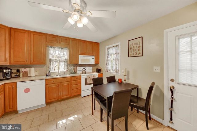 9409 FLAGSTONE DR, Baltimore, MD 21234