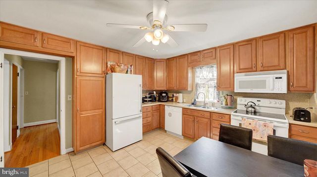 9409 FLAGSTONE DR, Baltimore, MD 21234