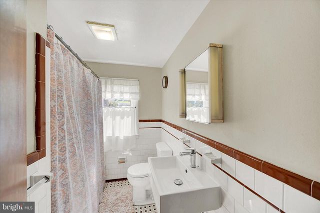 9409 FLAGSTONE DR, Baltimore, MD 21234
