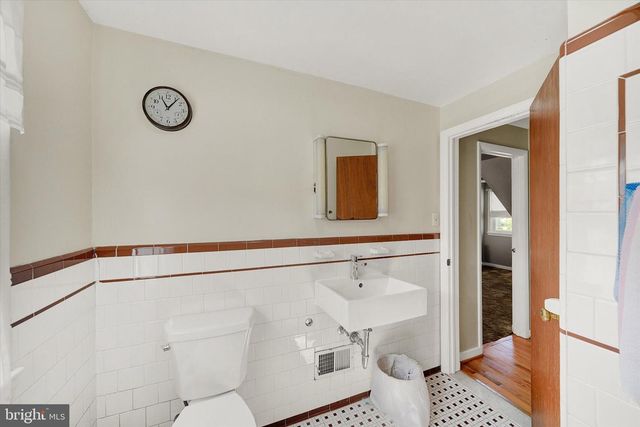 9409 FLAGSTONE DR, Baltimore, MD 21234