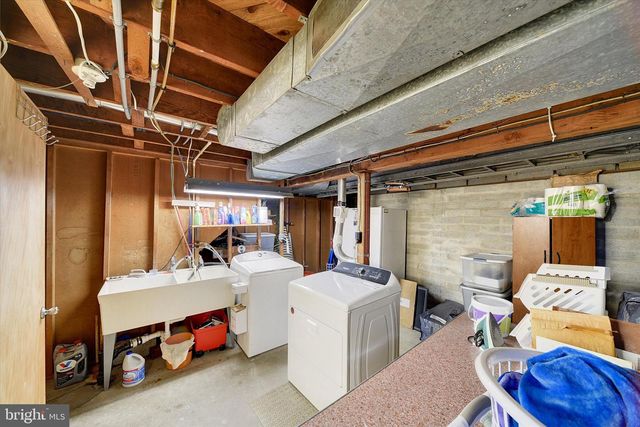 9409 FLAGSTONE DR, Baltimore, MD 21234