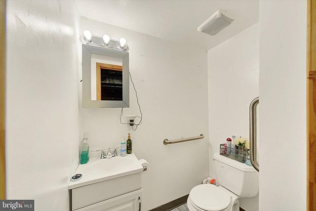 9409 FLAGSTONE DR, Baltimore, MD 21234