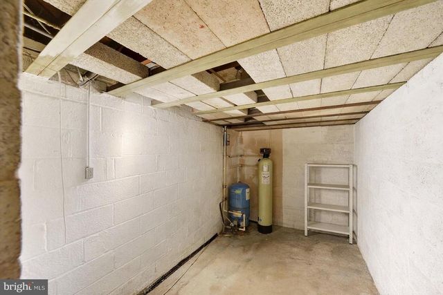 9409 FLAGSTONE DR, Baltimore, MD 21234