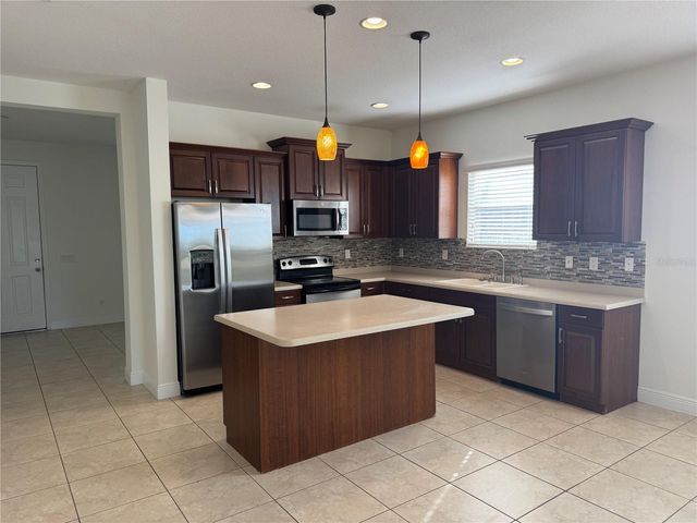 11765 FOREST PARK CIRCLE, Bradenton, FL 34211