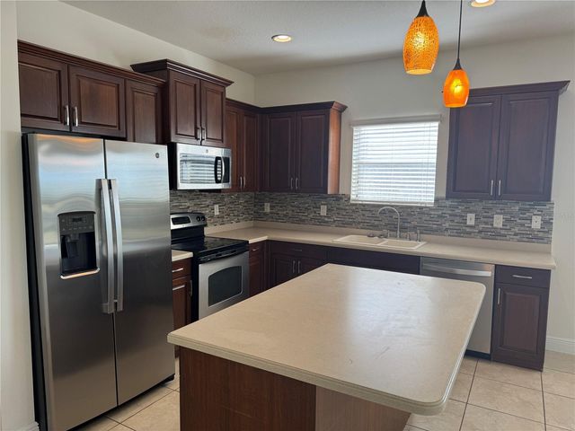 11765 FOREST PARK CIRCLE, Bradenton, FL 34211