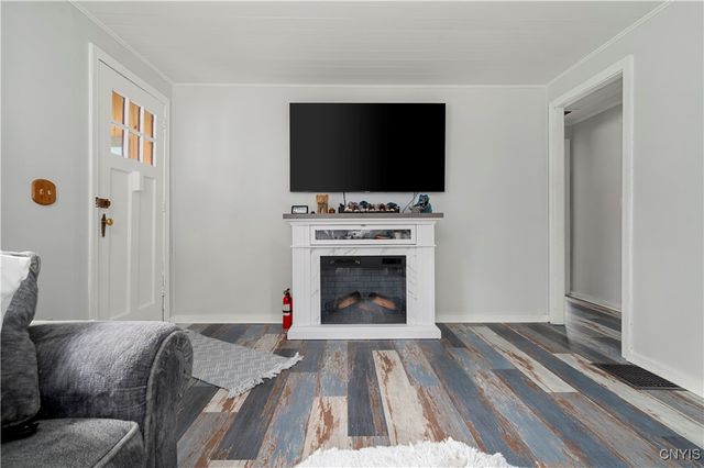 127 1/2 Oxford Road, New Hartford, NY 13413