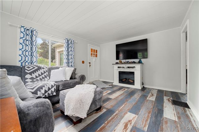 127 1/2 Oxford Road, New Hartford, NY 13413