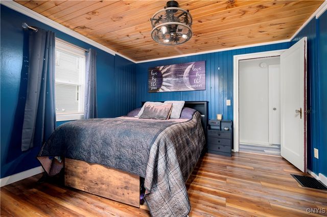 127 1/2 Oxford Road, New Hartford, NY 13413