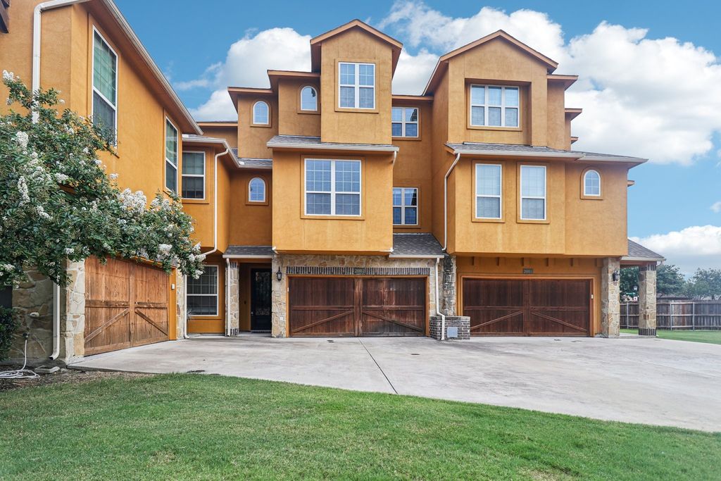 2690 Venice Drive 2, Grand Prairie, TX 75054
