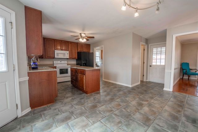 1368 SQUIRE DUDNEY DR, Collierville, TN 38017