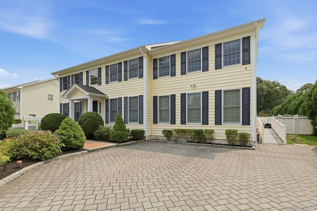 28 Spruce Street, Selden, NY 11784
