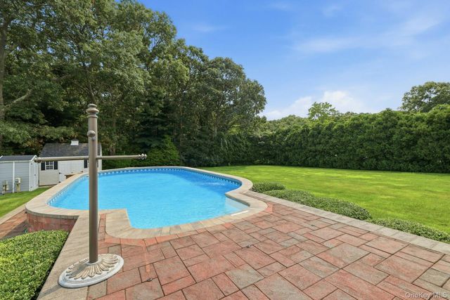 28 Spruce Street, Selden, NY 11784