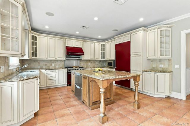 28 Spruce Street, Selden, NY 11784