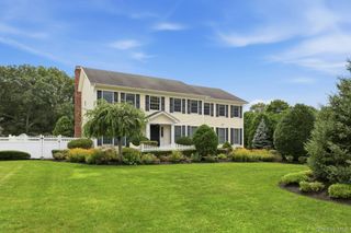 28 Spruce Street, Selden, NY 11784