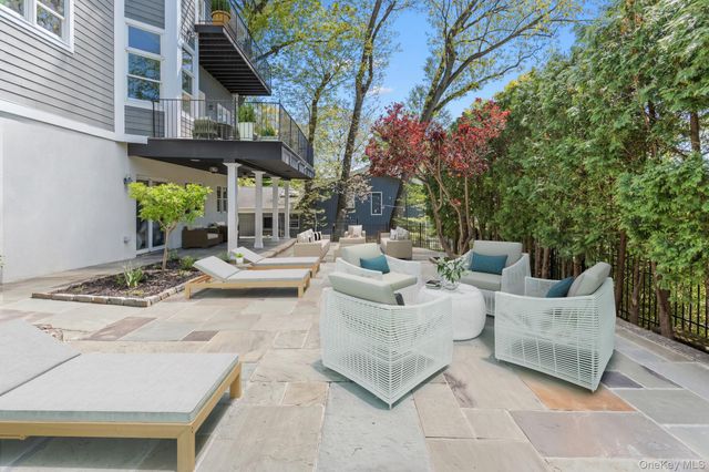 3 Lewis Avenue, Dobbs Ferry, NY 10522