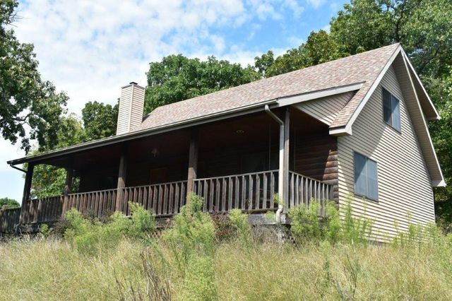 16008 62nd Street, Oskaloosa, KS 66066