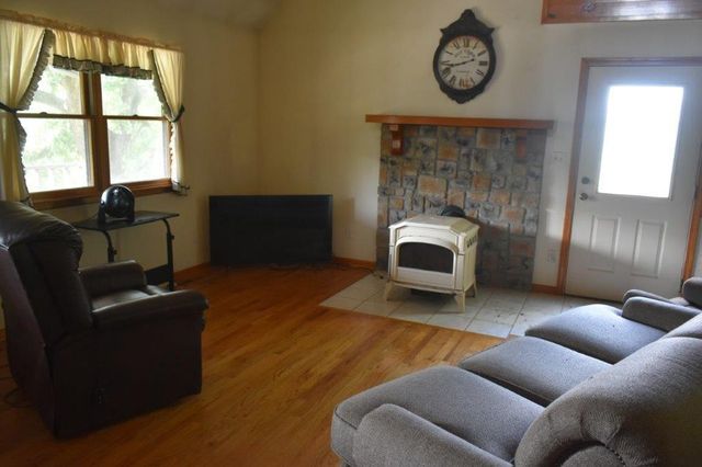 16008 62nd Street, Oskaloosa, KS 66066