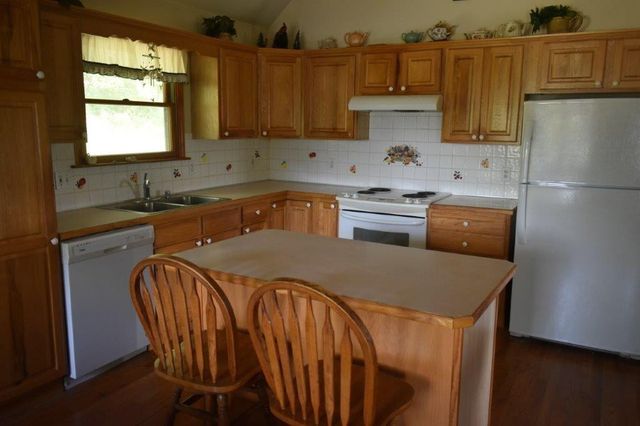 16008 62nd Street, Oskaloosa, KS 66066