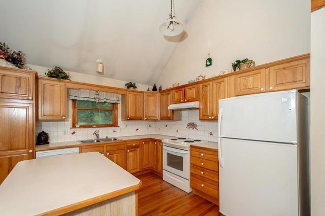 16008 62nd Street, Oskaloosa, KS 66066