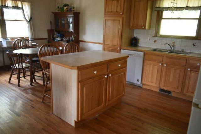 16008 62nd Street, Oskaloosa, KS 66066