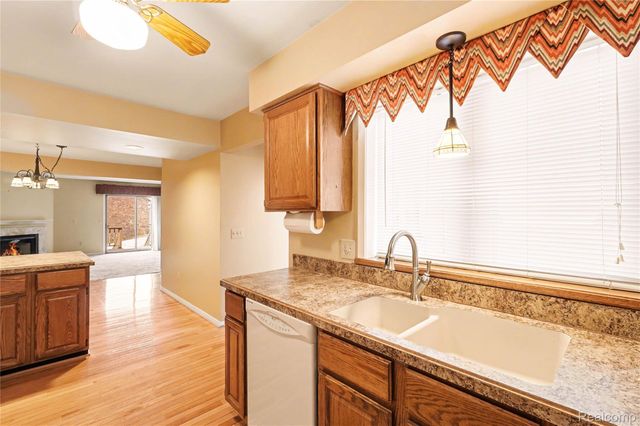 6824 Northcrest Way E, Independence Charter Township, MI 48346