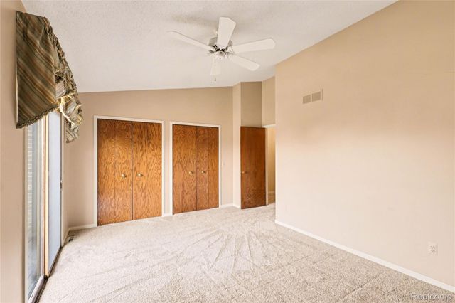 6824 Northcrest Way E, Independence Charter Township, MI 48346