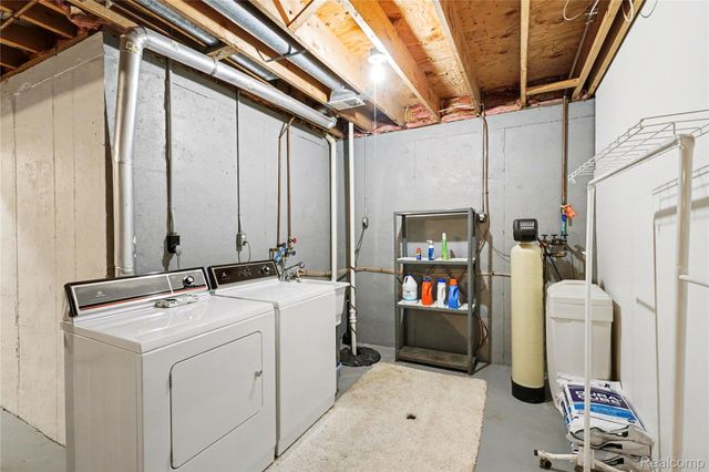 6824 Northcrest Way E, Independence Charter Township, MI 48346