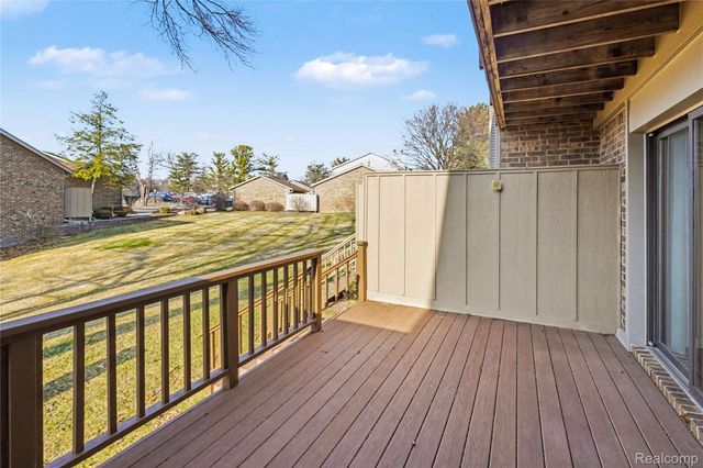 6824 Northcrest Way E, Independence Charter Township, MI 48346