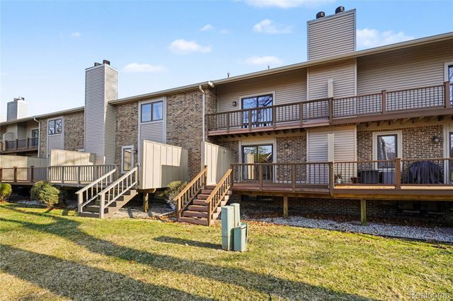 6824 Northcrest Way E, Independence Charter Township, MI 48346