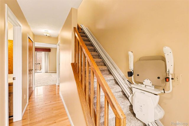 6824 Northcrest Way E, Independence Charter Township, MI 48346