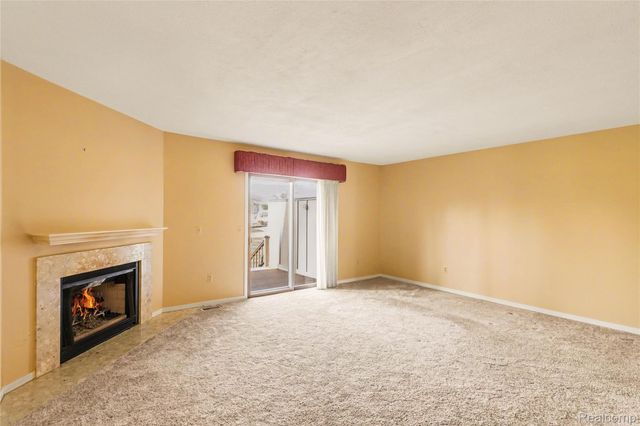 6824 Northcrest Way E, Independence Charter Township, MI 48346