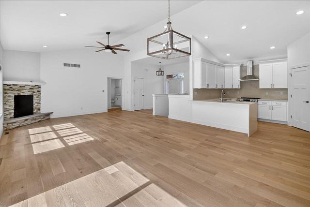 80 Oak Ridge Trail, Deerfield, WI 53531