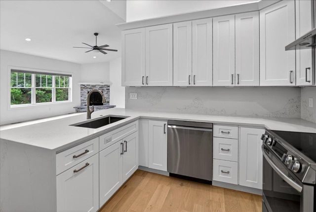 80 Oak Ridge Trail, Deerfield, WI 53531