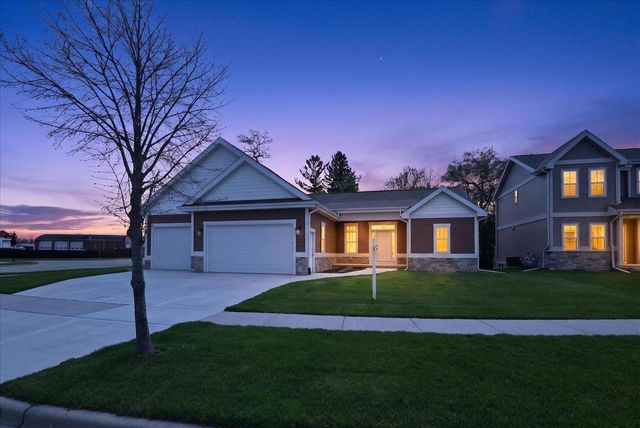 80 Oak Ridge Trail, Deerfield, WI 53531