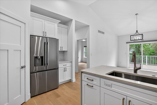 80 Oak Ridge Trail, Deerfield, WI 53531