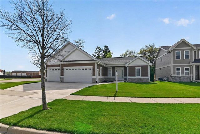 80 Oak Ridge Trail, Deerfield, WI 53531