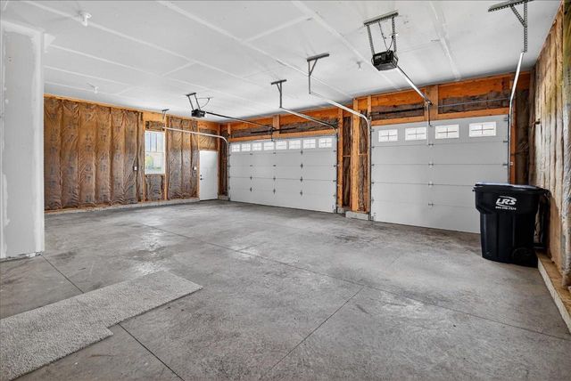80 Oak Ridge Trail, Deerfield, WI 53531