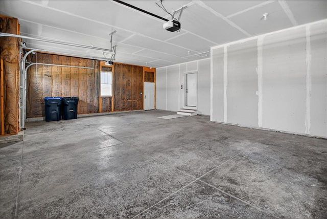 80 Oak Ridge Trail, Deerfield, WI 53531
