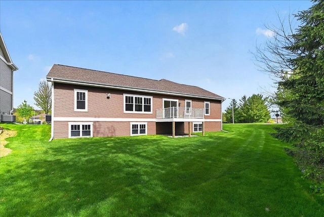 80 Oak Ridge Trail, Deerfield, WI 53531