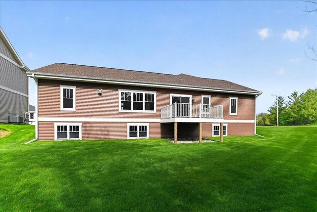 80 Oak Ridge Trail, Deerfield, WI 53531