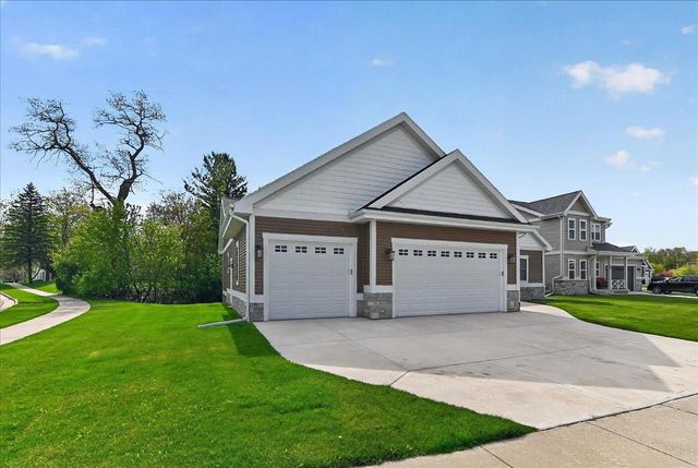 80 Oak Ridge Trail, Deerfield, WI 53531
